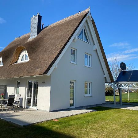 Vila Reetdachhaus Salzhaff Pepelow Exteriér fotografie